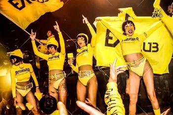 Желтое сексуальное бикини, костюм для выступления в баре gogo, костюм для выступления в туре для девочек