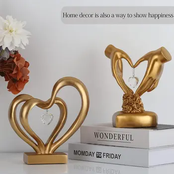 Скульптура золотого сердца для домашнего декора, статуи романтической пары, скульптуры, декор полки, современное искусство, витрина для пары, гостиная