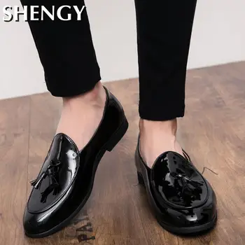 Новая осенняя мужская обувь, однотонная, градиентная, с кисточками, глянцевая, без застежки, мужская обувь для джентльменов, Дышащие повседневные офисные мужские лоферы